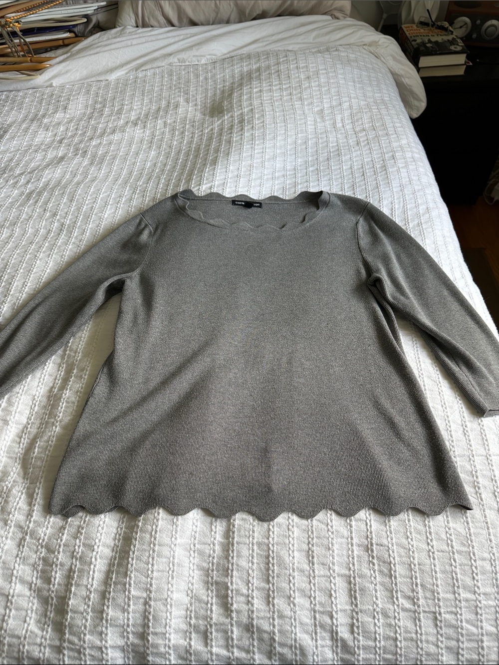 Cable & Gauge Gray Scallop-Edge Scoop Neck Sweater